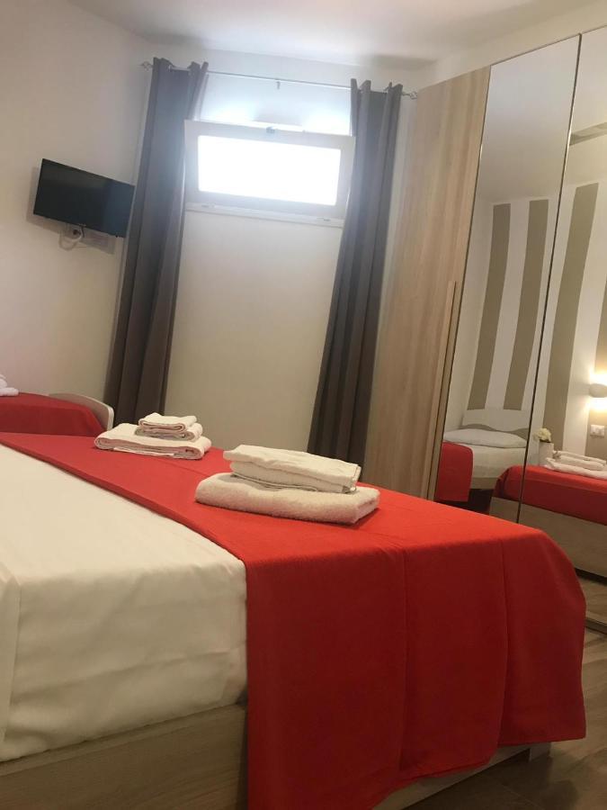 B&B Hollywood - Parcheggio Privato Porto Cesareo Exterior photo