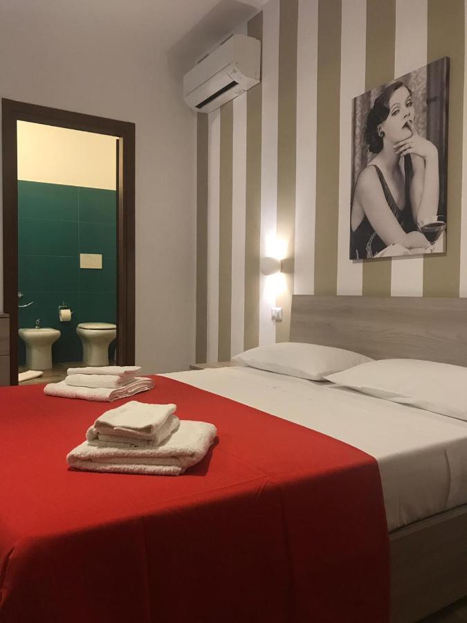 B&B Hollywood - Parcheggio Privato Porto Cesareo Exterior photo