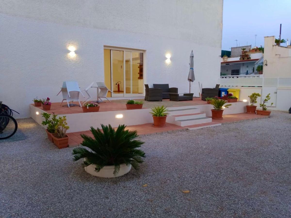 B&B Hollywood - Parcheggio Privato Porto Cesareo Exterior photo